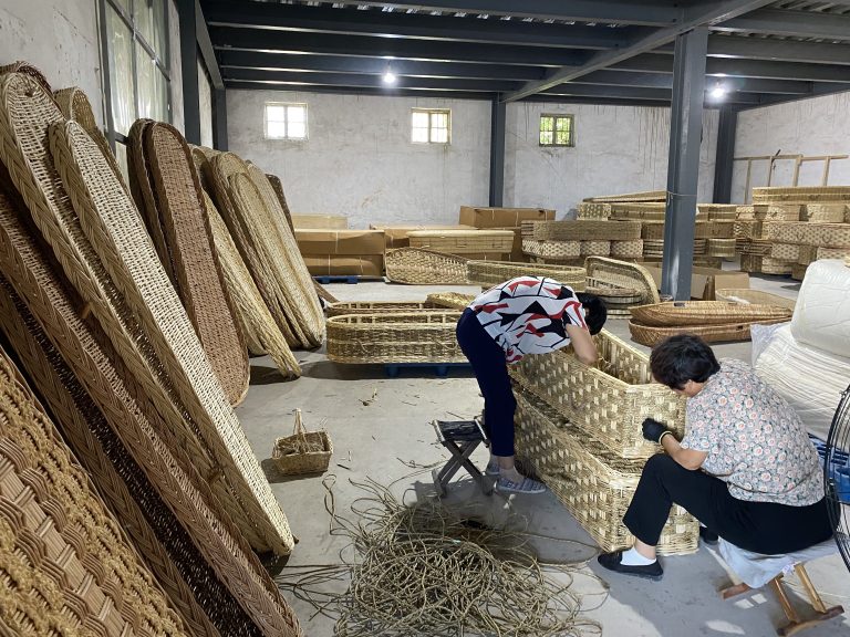 Religionen mit starker Übereinstimmung zu umweltfreundlichen Bestattungen: Ökophilosophien und globale Praktiken