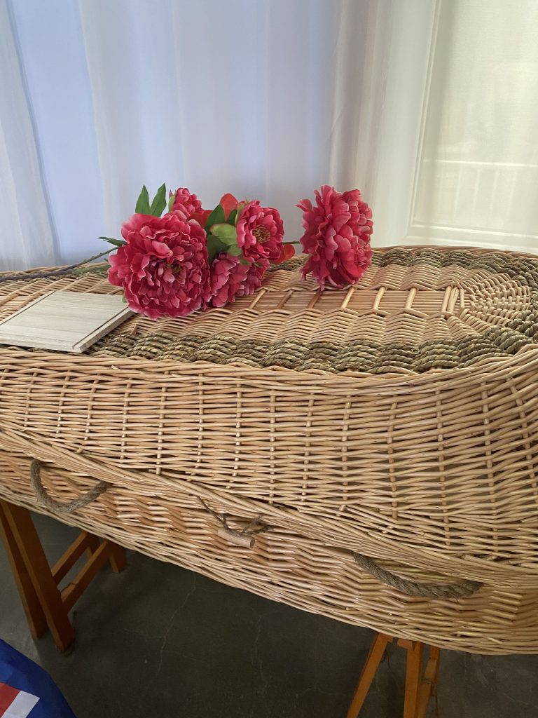 The Future of Pet Farewell: Sustainable Coffins and Global Green Funerals in 2026